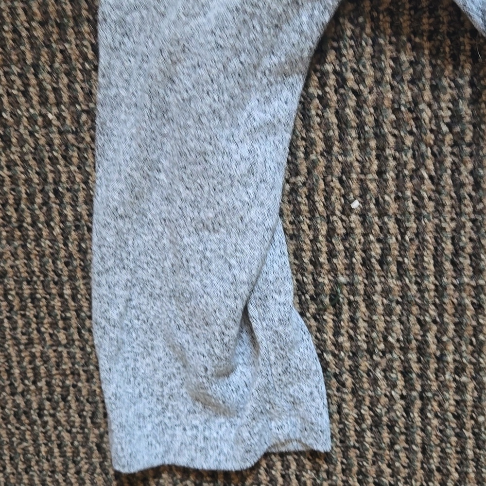 Color Tree Heathered Gray Sweater w Tortishell Side Buttons & Ribbed Detail Plus - Picture 4 of 5